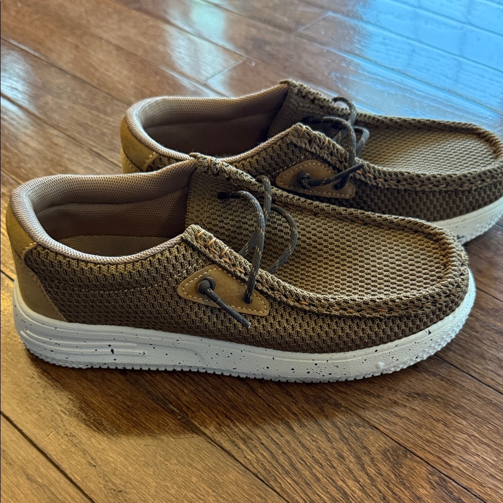 Hey Dude Kids Moccasins in Brown and White